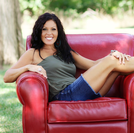 Stephanie Knowles Photo 14