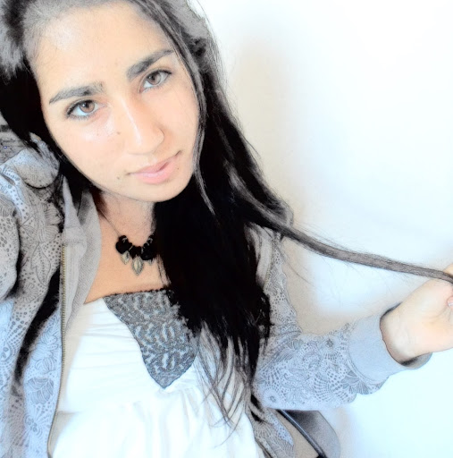 Stephanie Acevedo Photo 13
