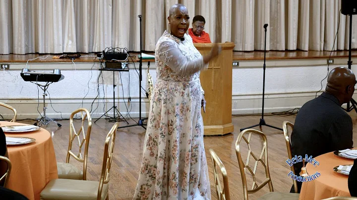Michele Jones Photo 37