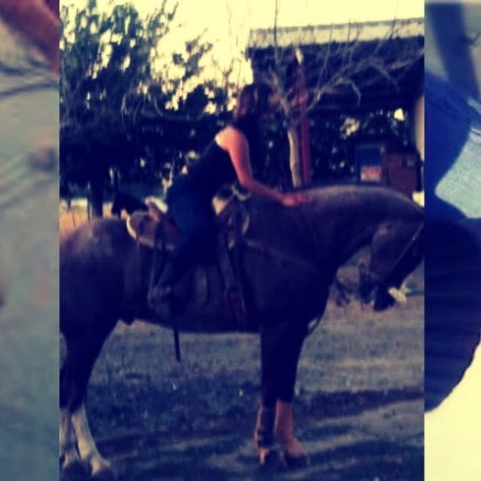 Emily Reyes Photo 16