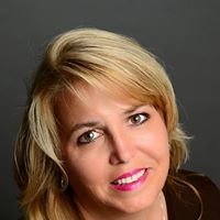 Dionne Ward Photo 7