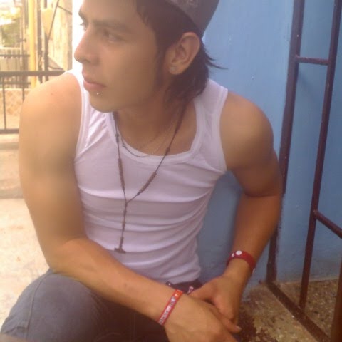 Roberto Cardona Photo 14
