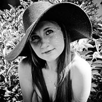 Julia Aviles Photo 8