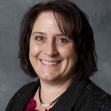 Michele Reynolds Photo 17