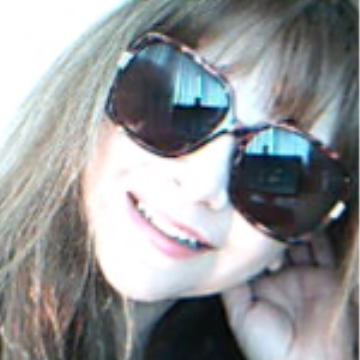 Stephanie Deschamps Photo 14