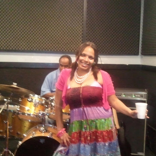 Lisa Miles Photo 12
