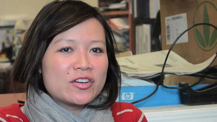 Julie Pham Photo 33