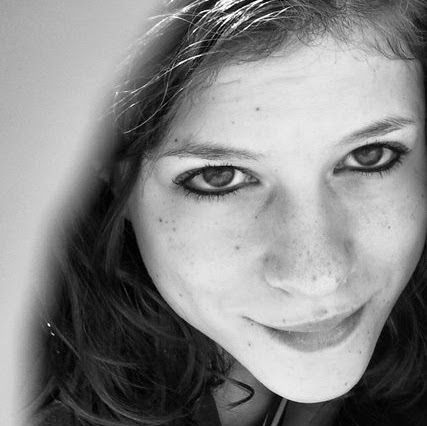 Julie Benoit Photo 9