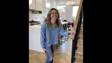 Danielle Sells Photo 20