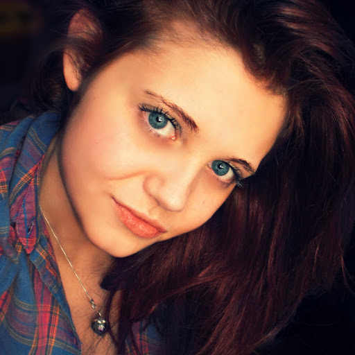 Lucy Fletcher Photo 16
