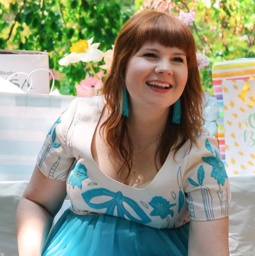 Elizabeth Colley Photo 10