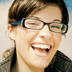 Caroline Hendricks Photo 10