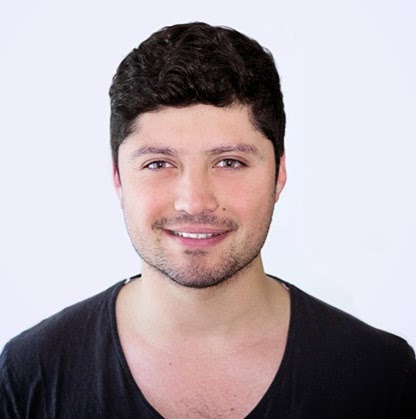 Alvaro Reyes Photo 9