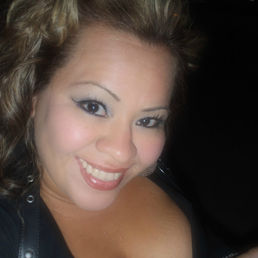 Julie Recio Photo 9