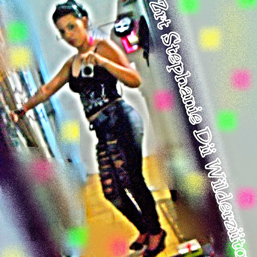 Stephanie Cuellar Photo 11