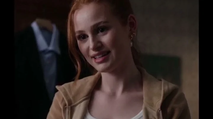 Daisy Fox Photo 27