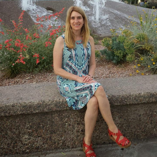 Rebecca Thompson Photo 16