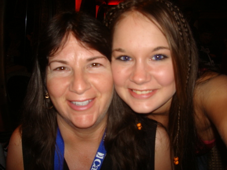 Laura Hall Photo 19