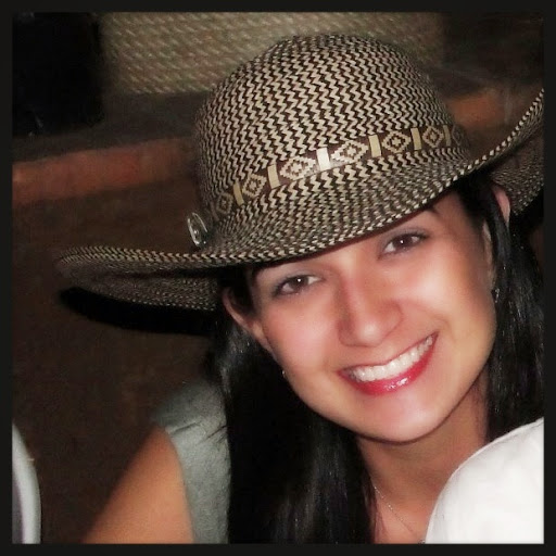 Karla Fuentes Photo 14