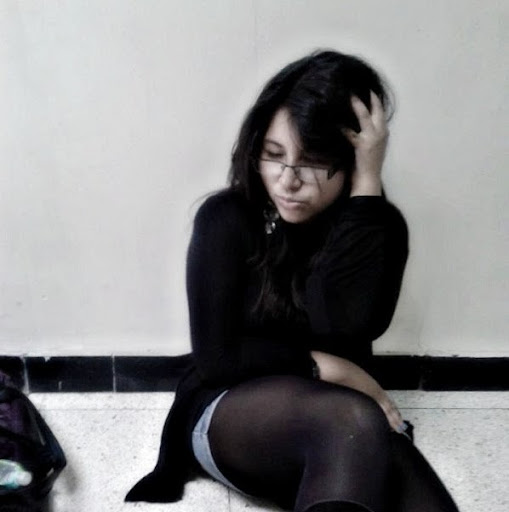 Lucia Velasco Photo 13