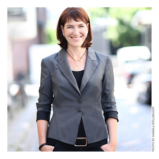 Claudia Weiss Photo 15