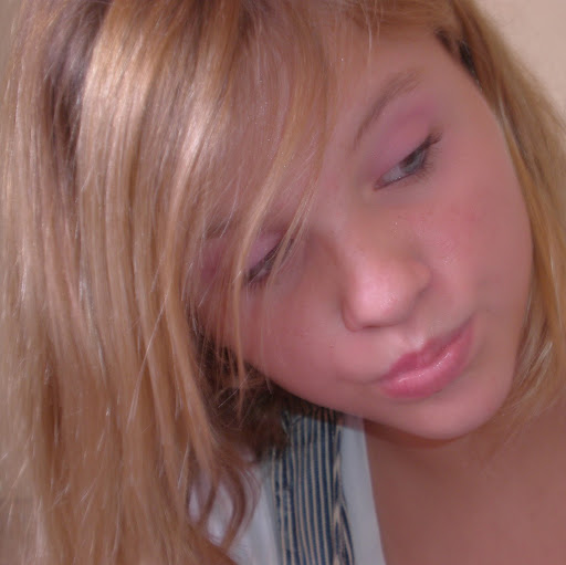 Liz Hale Photo 14