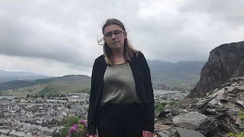 Elin Roberts Photo 16