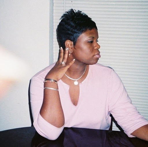 Nikki Mack Photo 14