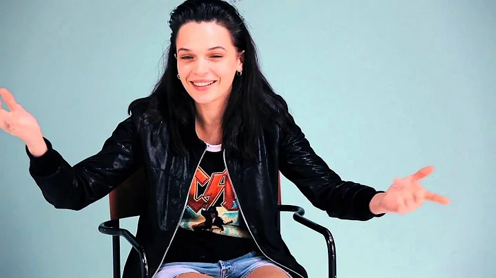Anna Brewster Photo 24