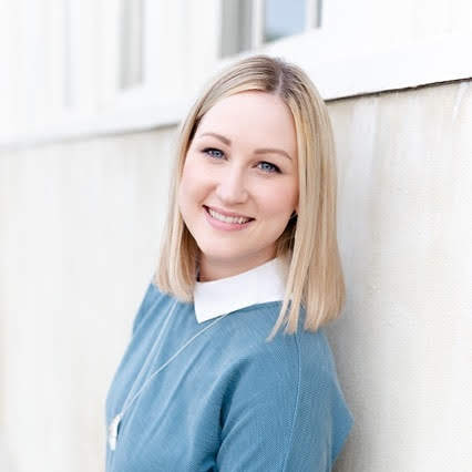 Holly Armstrong Photo 10