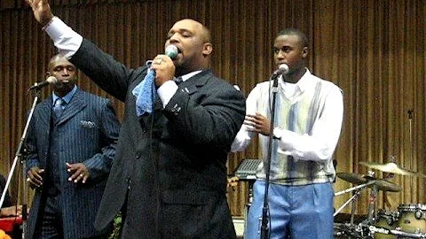 Ronnie Strong Photo 20