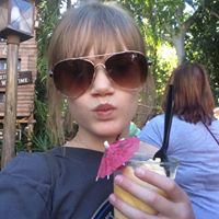 Elizabeth Riddell Photo 1