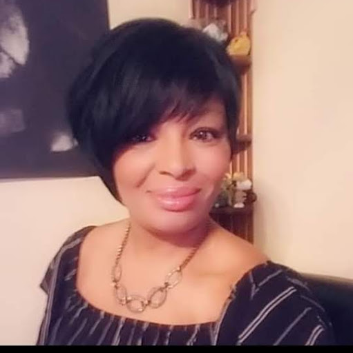 Nikki Wallace Photo 9