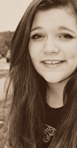Lindsay Russell Photo 13