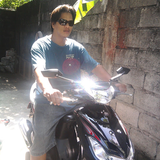 Ernest Reyes Photo 10