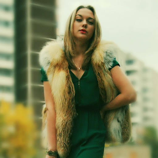 Julia Novak Photo 16