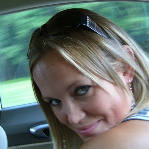 Angela Marquardt Photo 10