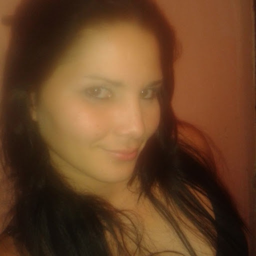 Lucia Mora Photo 9