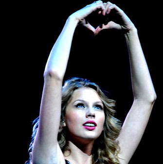 Emily Swift Photo 15