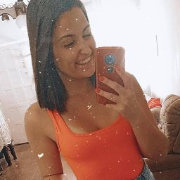 Caroline Botelho Photo 6