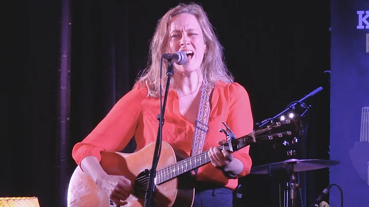 Sarah Armer Photo 10