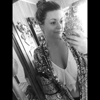 Taylor Hay Photo 7