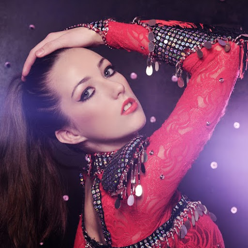 Shannon Hobbs Photo 12