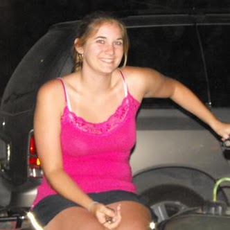 Leah Hoskins Photo 9