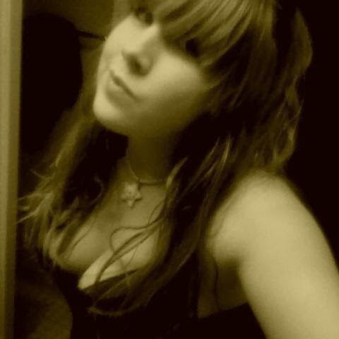 Victoria Webb Photo 14