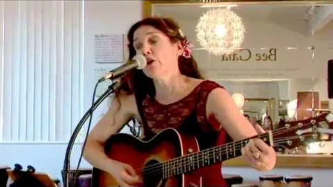 Elizabeth Lockhart Photo 35