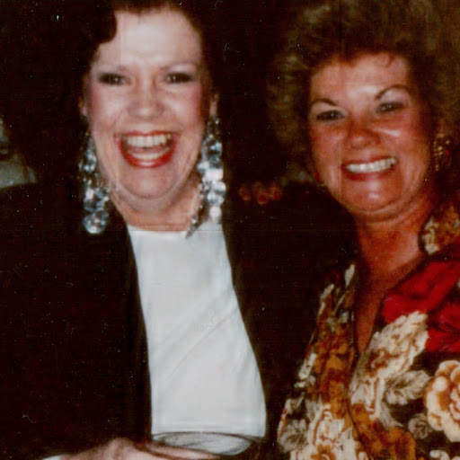 Lois Perez Photo 10