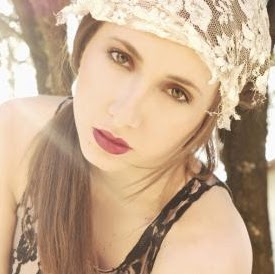 Laura Perillo Photo 9
