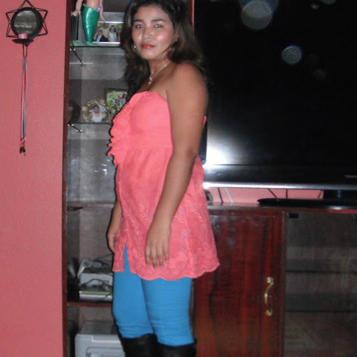 Dania Alvarado Photo 13