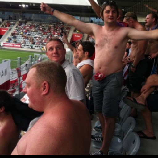 Tom Moores Photo 9